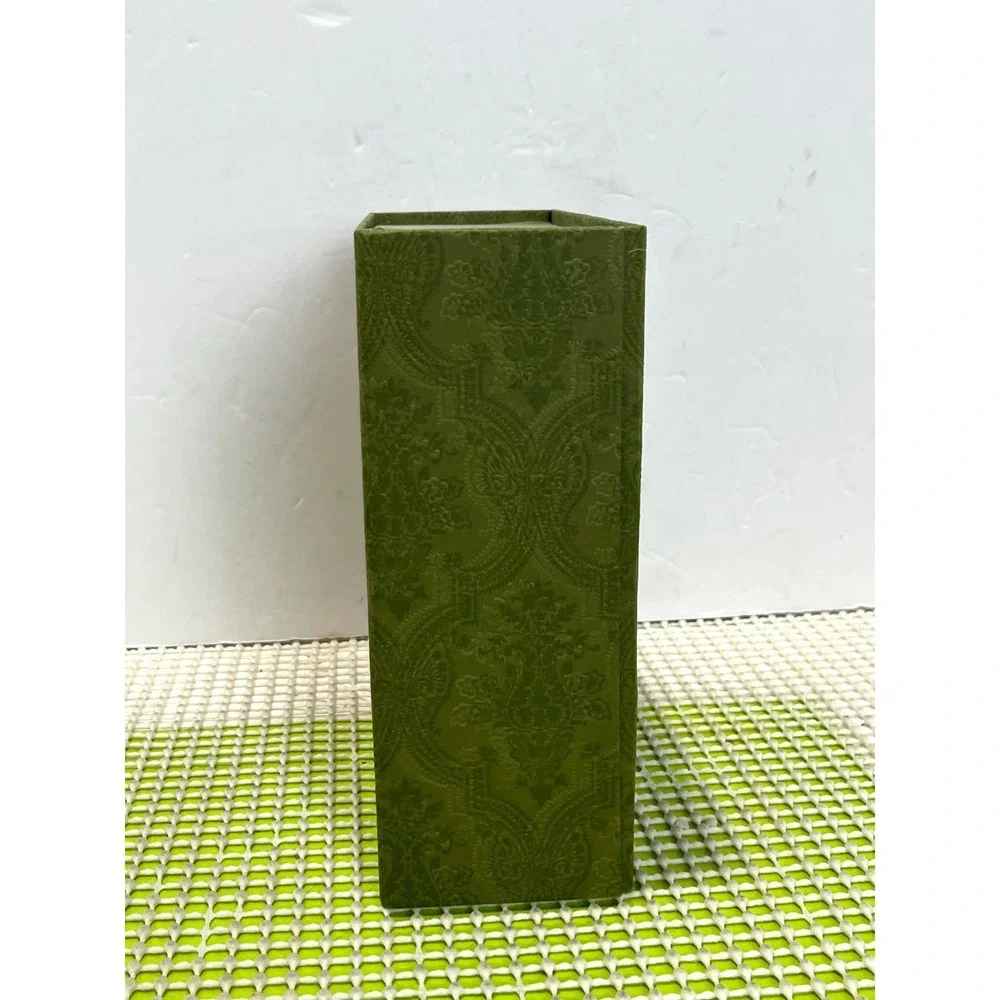 Gucci Olive Green Decorative Textured Gift Box 7.5x7.5x3 in good condition